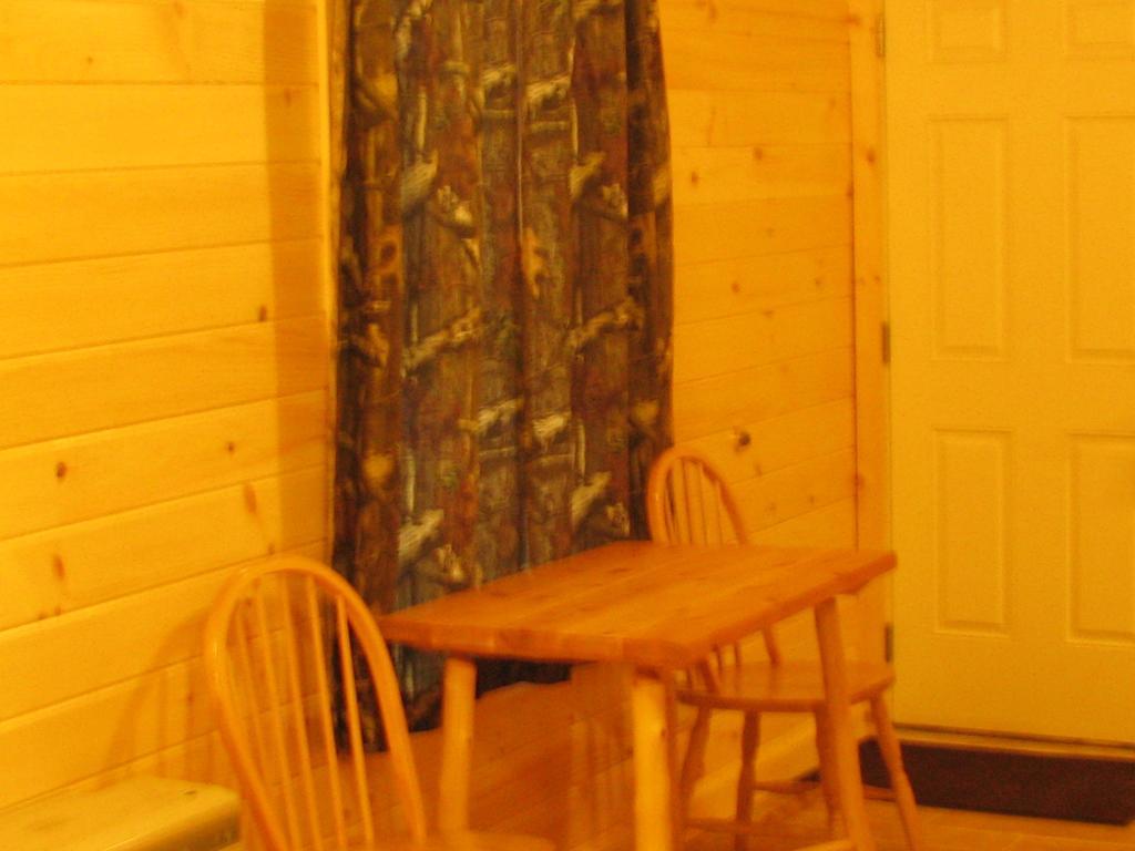 Pine Knoll Hotel Lakeside Lodge & Cabin Old Forge Room photo