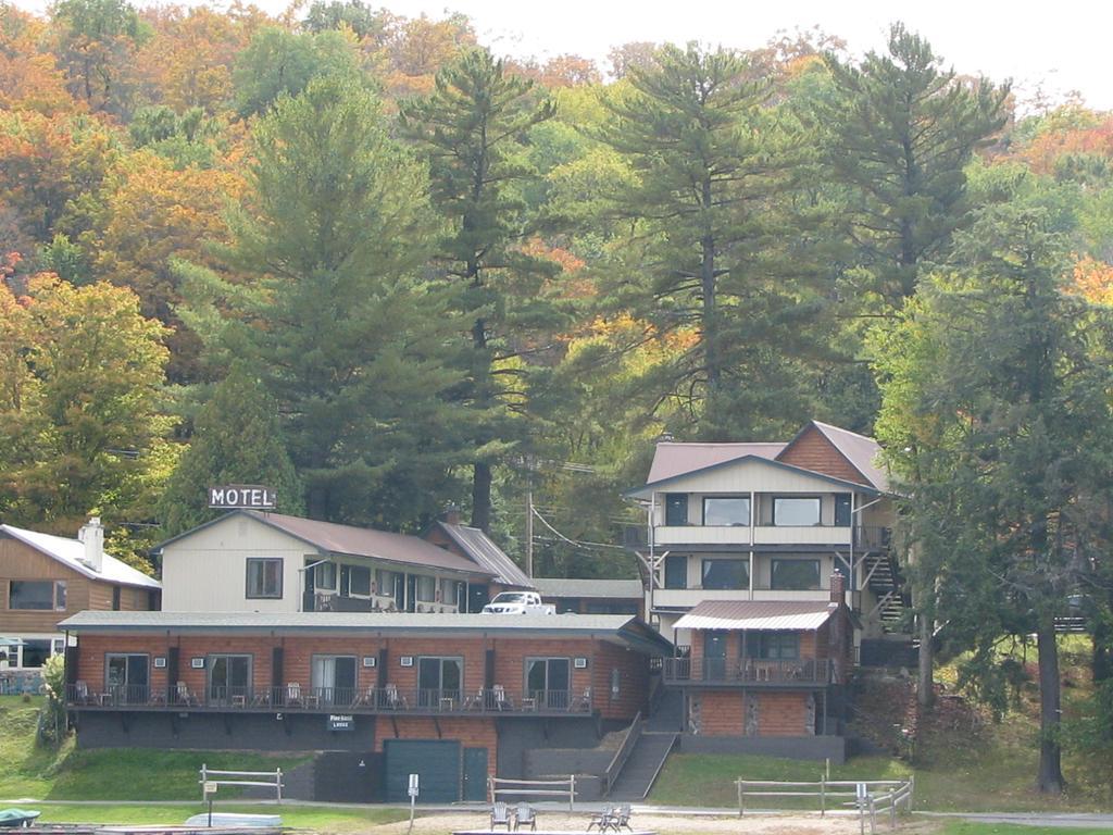 Pine Knoll Hotel Lakeside Lodge & Cabin Old Forge Room photo